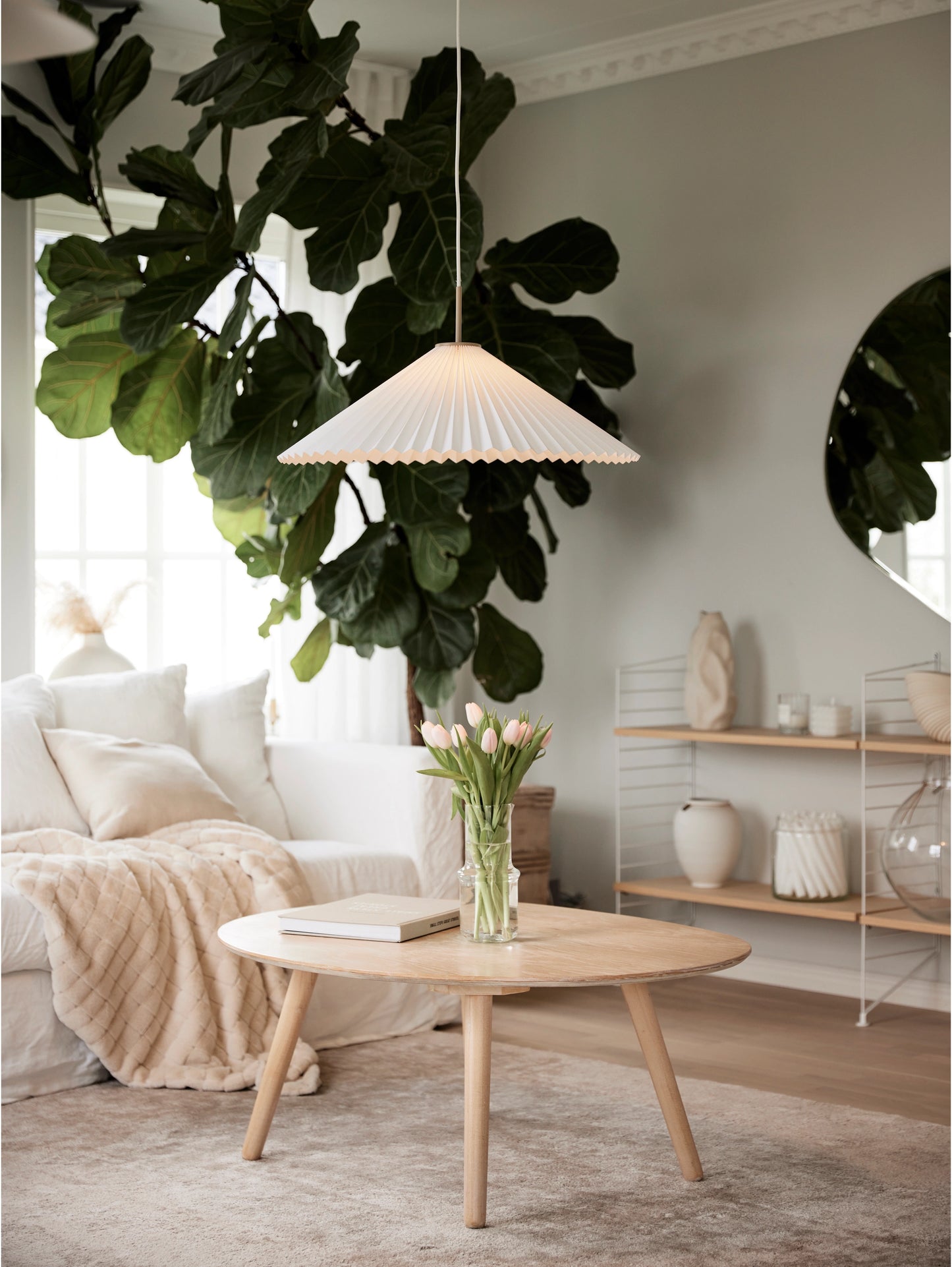 Dora Taklampa med Veckad Skärm, 60cm