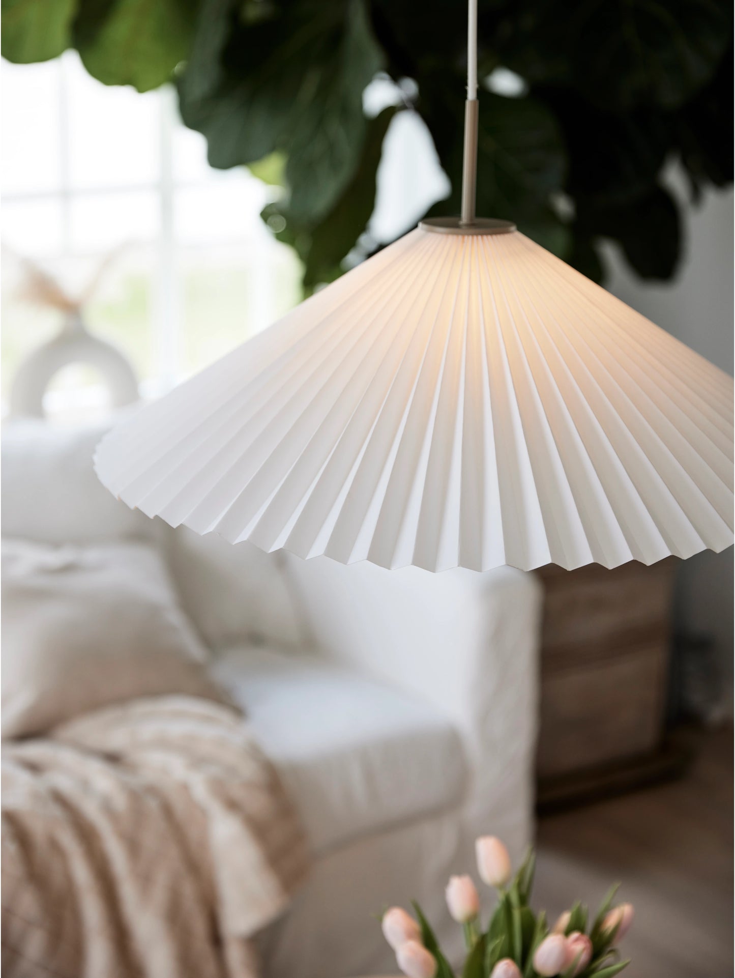 Dora Taklampa med Veckad Skärm, 60cm