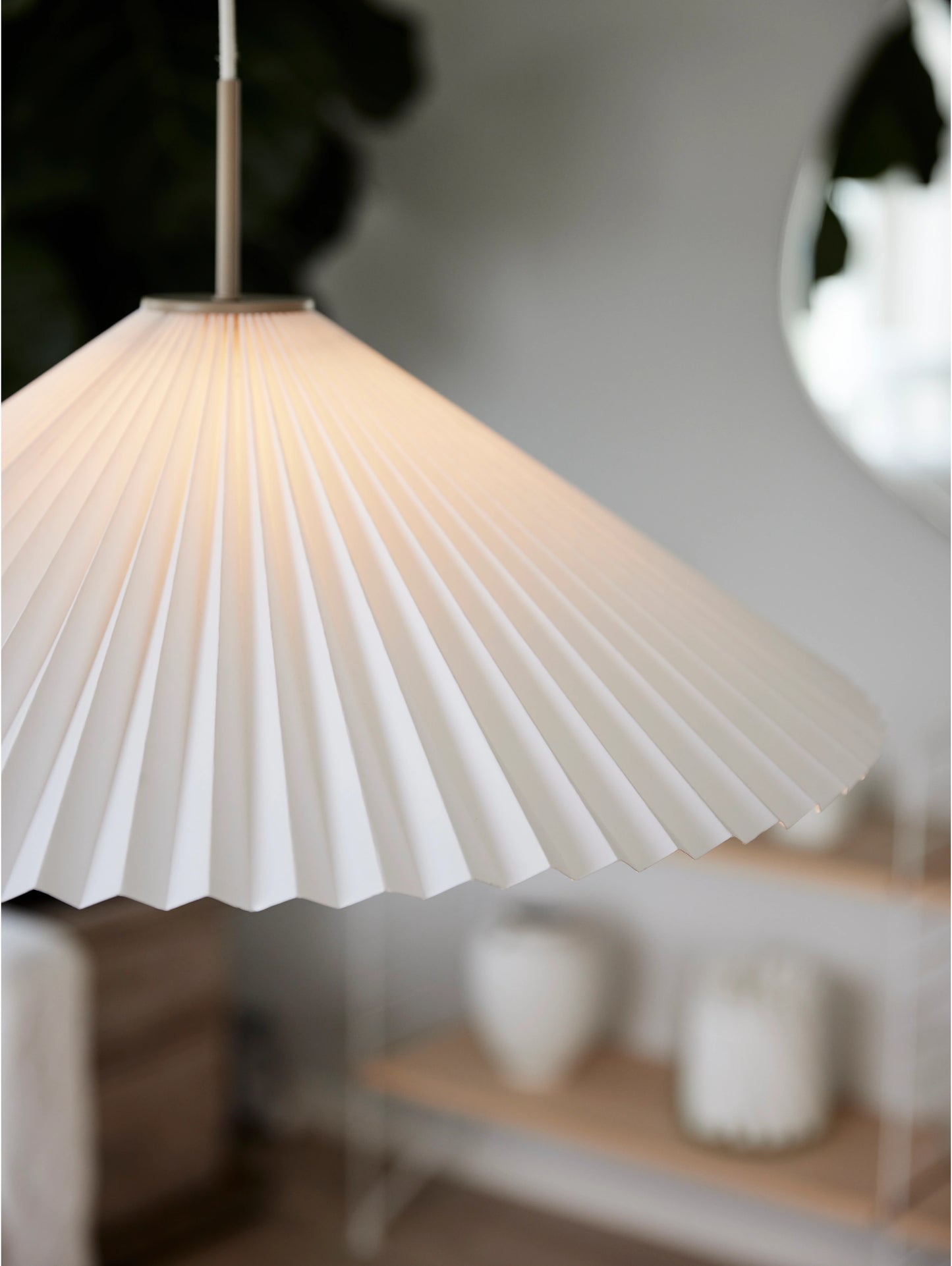 Dora Taklampa med Veckad Skärm, 60cm