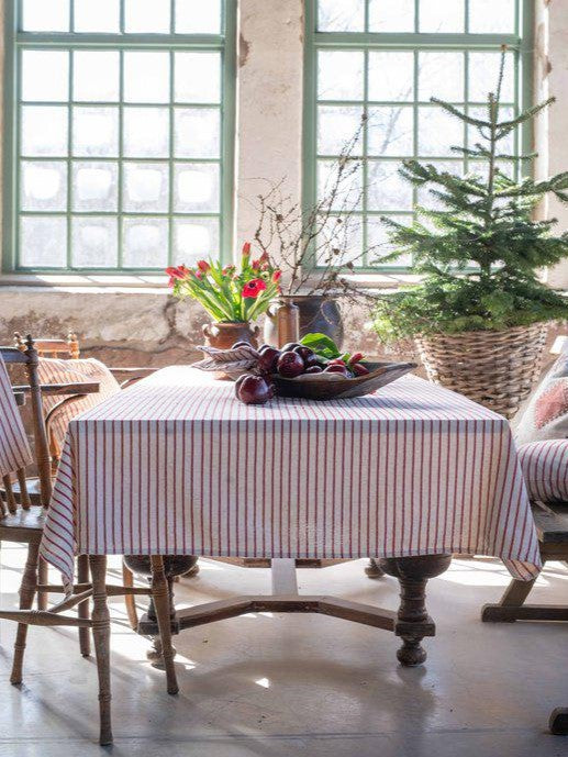 Tina Röd Randig Duk, 145x300 cm