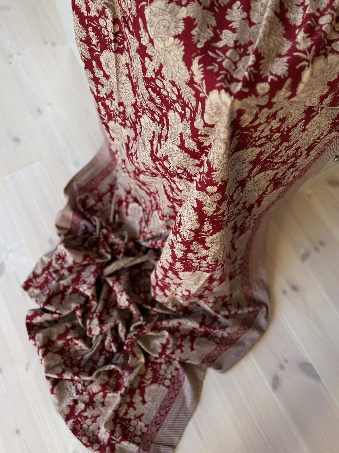 Sonja Duk Röd, 140x300 cm