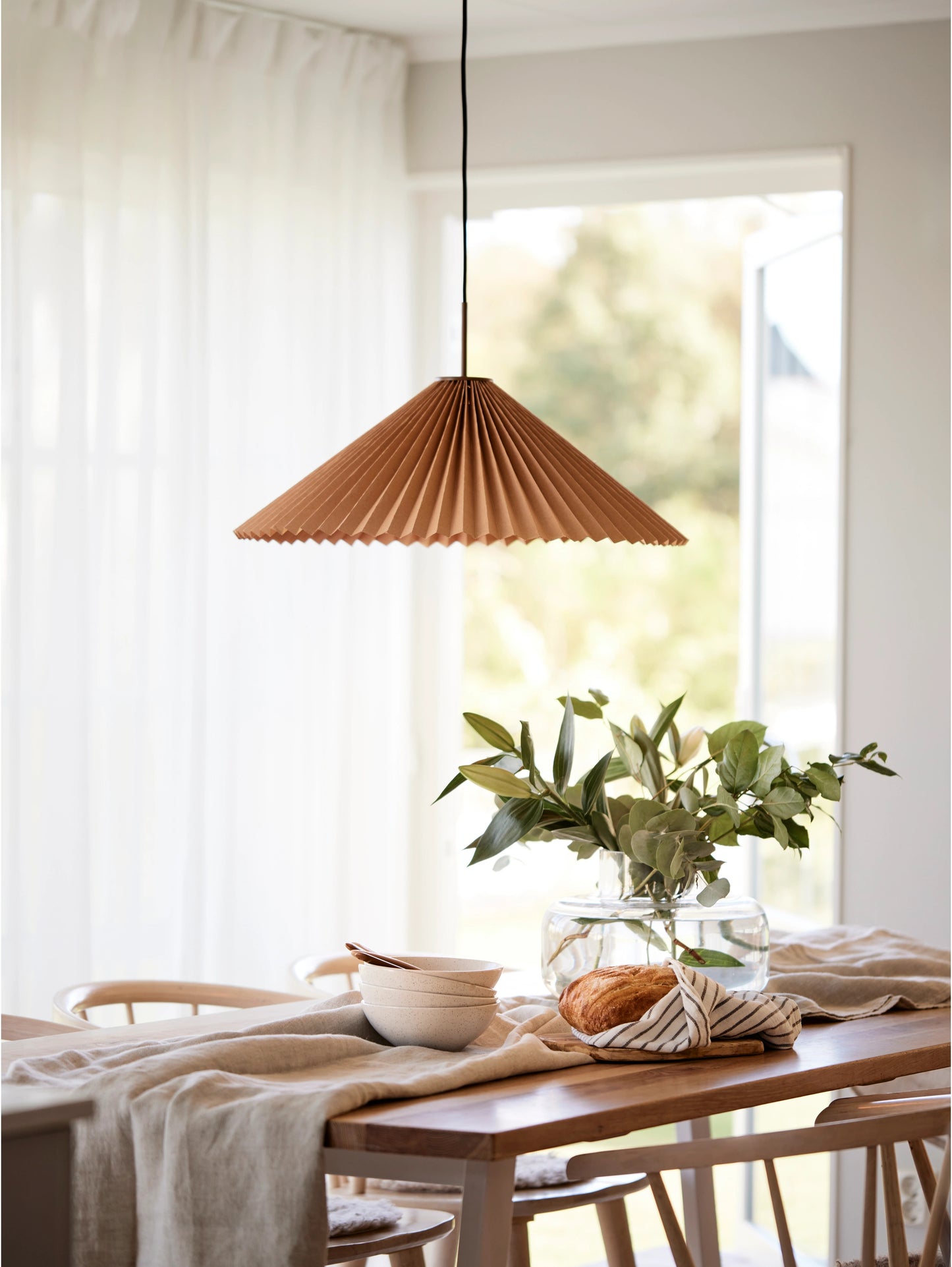 Dora Taklampa med Veckad Skärm, 60cm, Brun