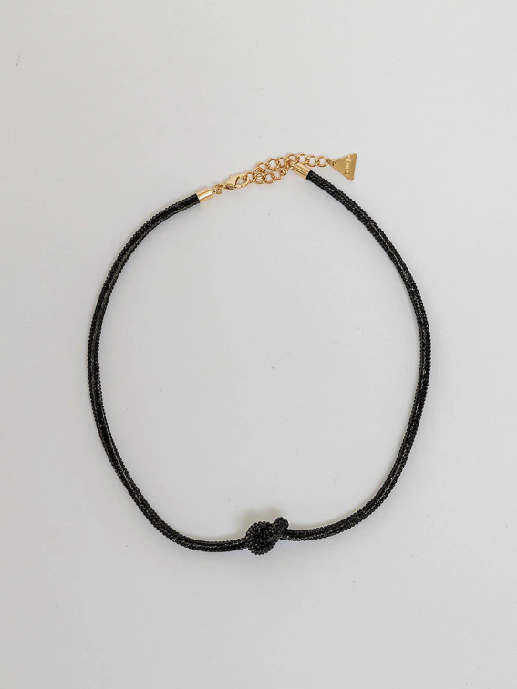 Carrie Halsband, Svart