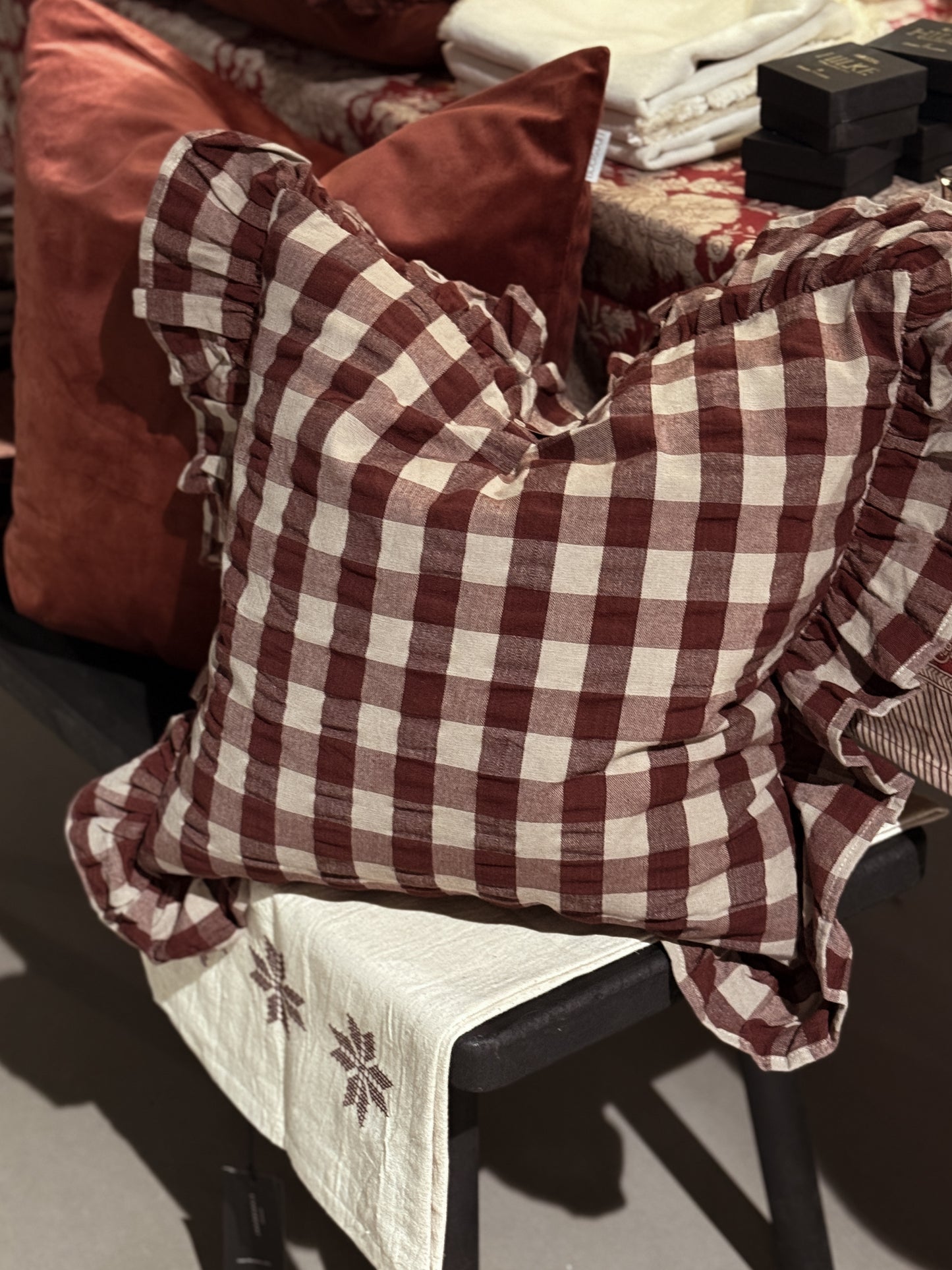 Lisa Kuddfodral, 48x48 cm, Vinröd