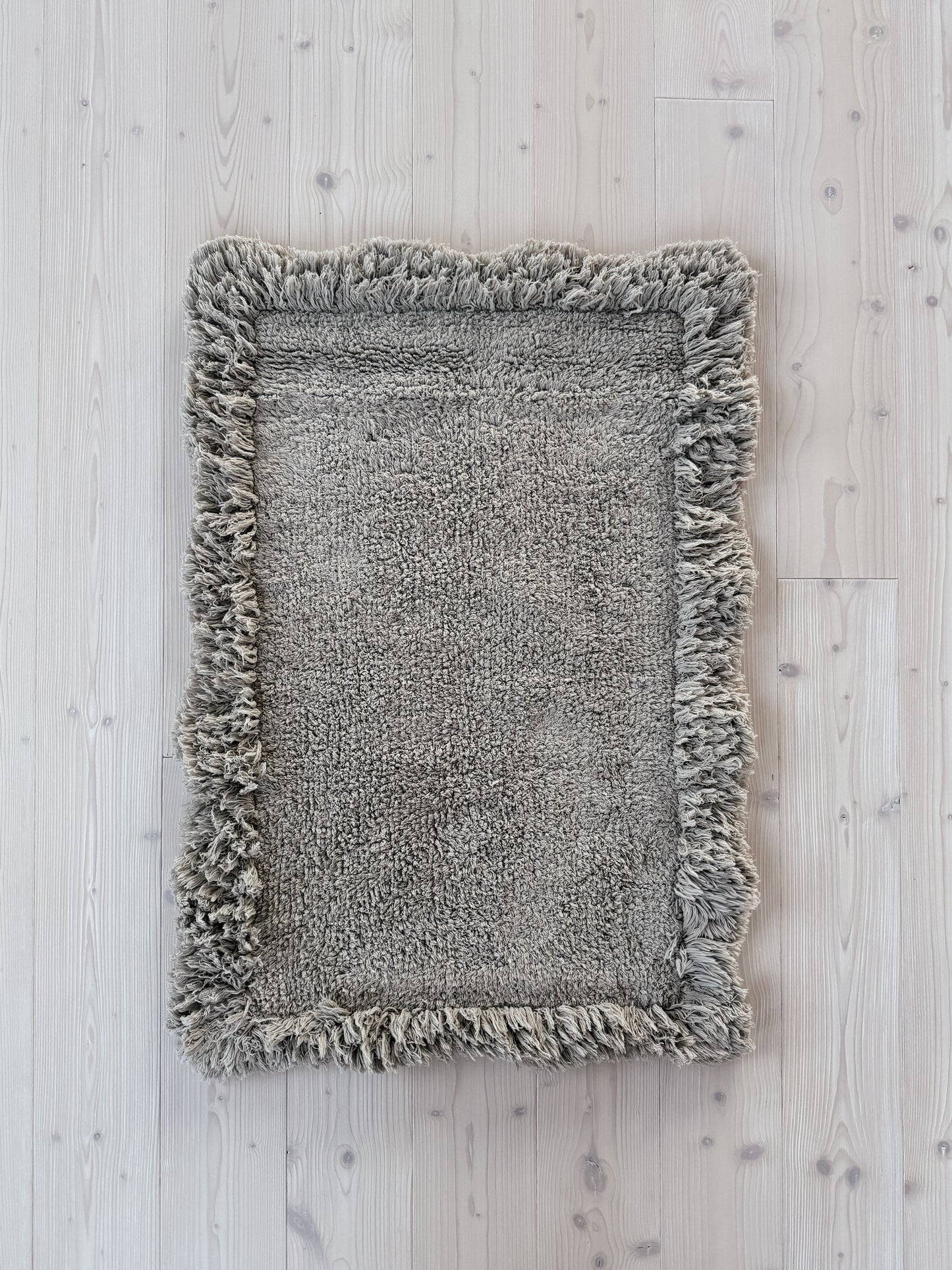 Yazz Matta, 60x90 cm, Greige