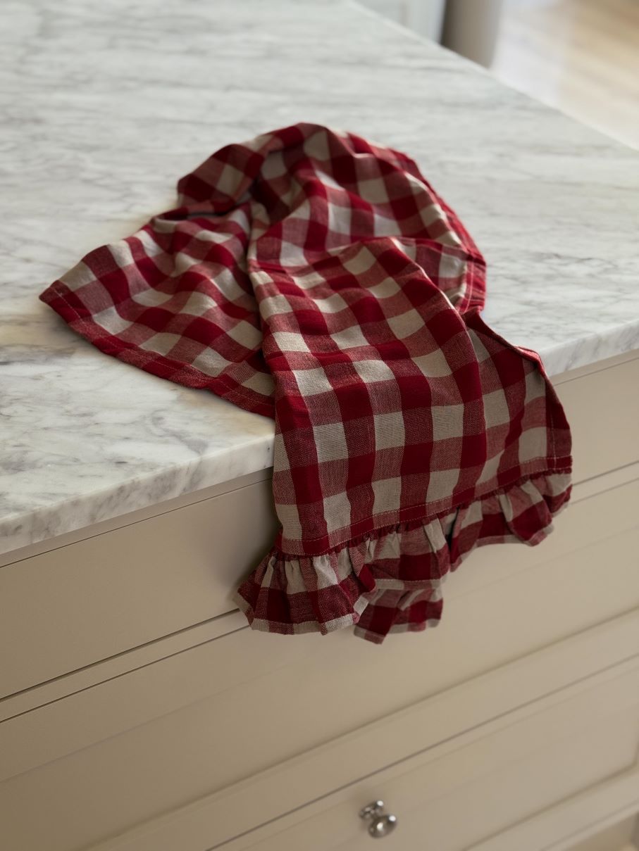 Lisa Kökshandduk, Röd