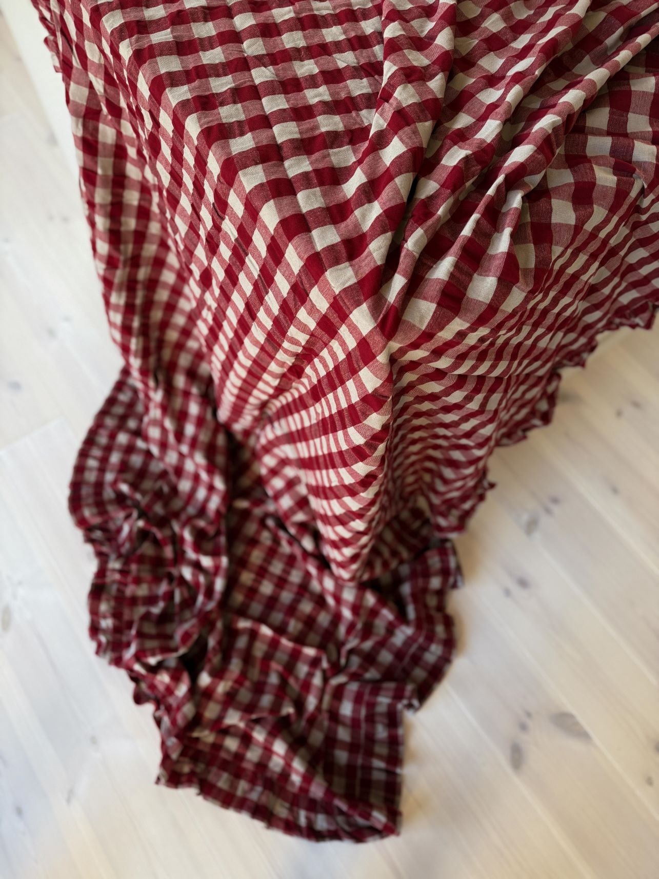 Lisa Rutig Duk, 140x250 cm, Röd