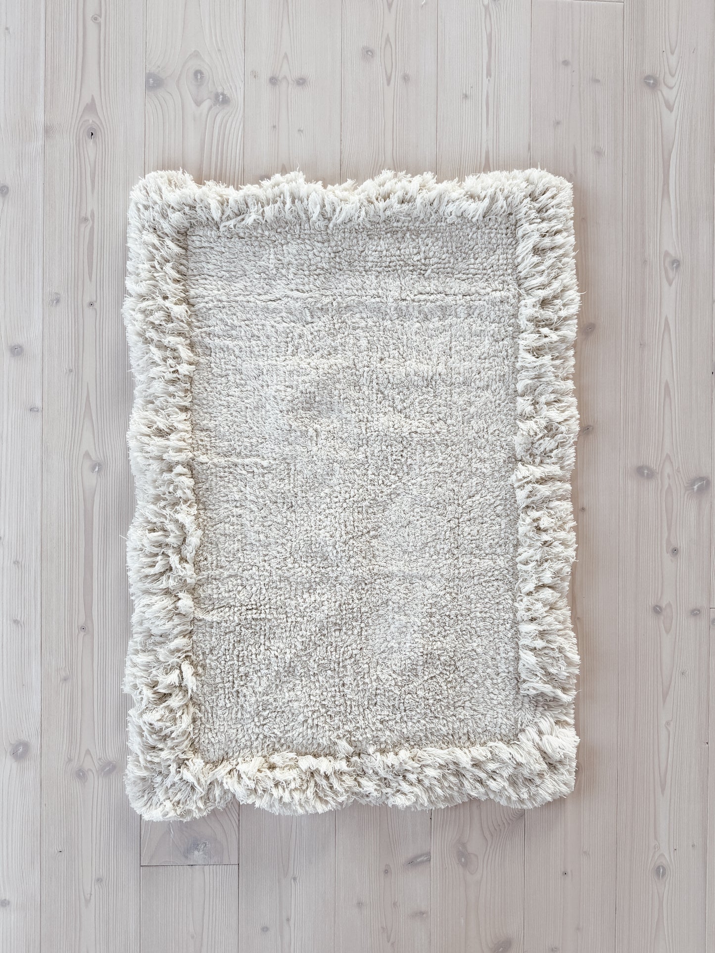 Yazz Matta, 60x90 cm, Offwhite