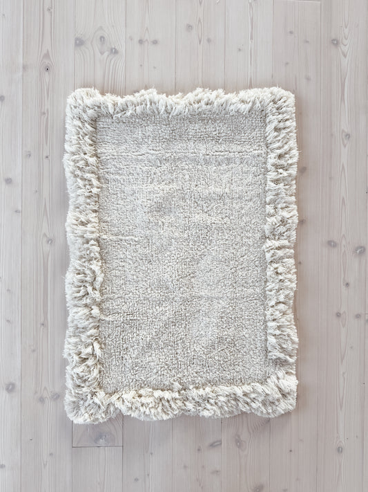 Yazz Matta, 60x90 cm, Offwhite