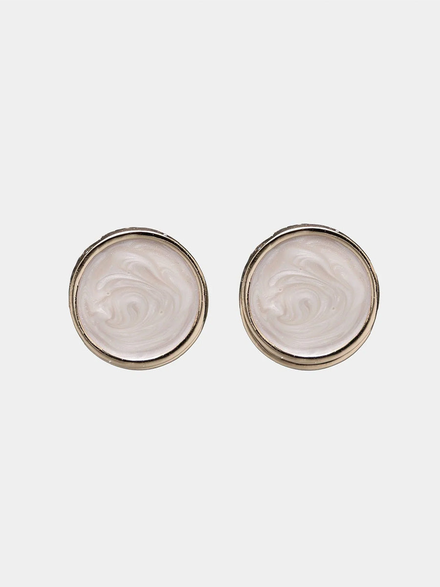 Ava Örhängen, Pearl White