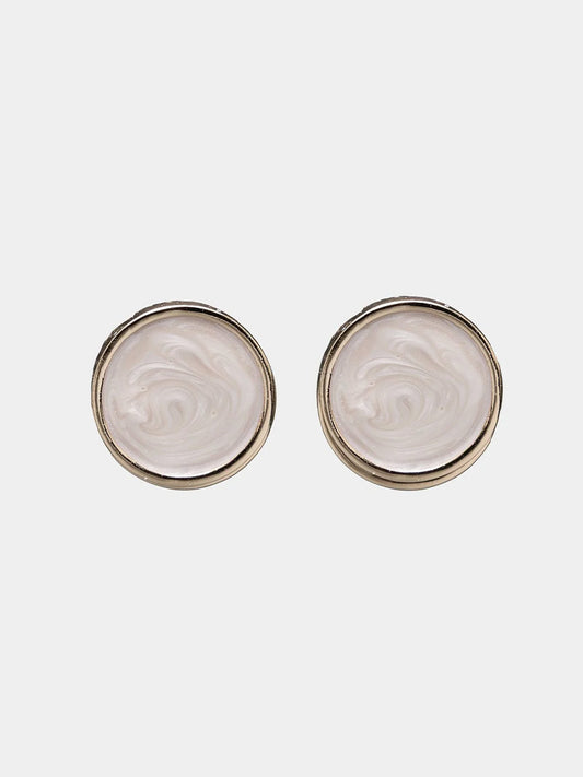 Ava Örhängen, Pearl White