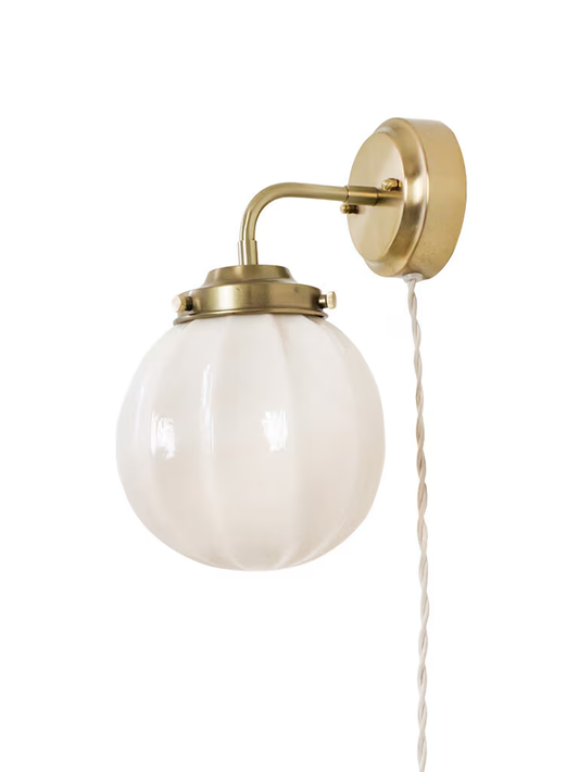 Marit Vägglampa, Mässing/Opal Beige